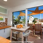 Beach Inn Deluxe Apartment